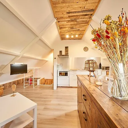 B B Huize Hooijer Bed & Breakfast 4*