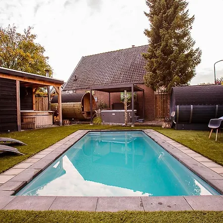 B B Huize Hooijer Bed & Breakfast