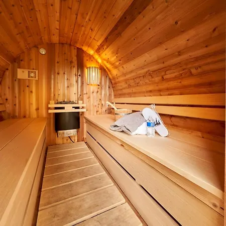 B B Huize Hooijer Bed & Breakfast