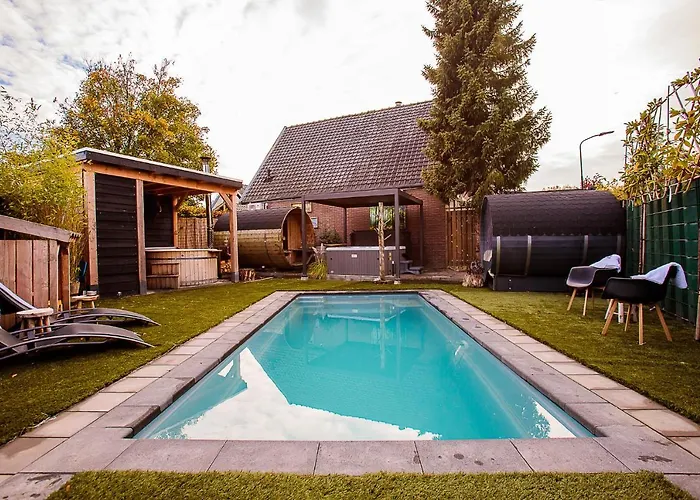 B B Huize Hooijer Bed & Breakfast