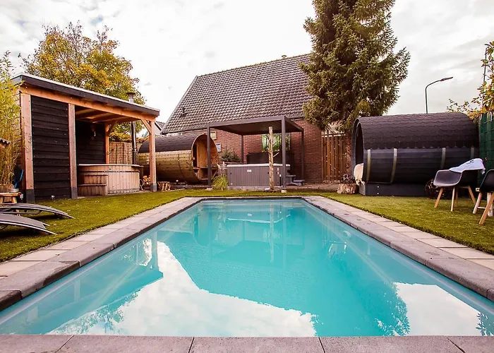 B B Huize Hooijer 4*