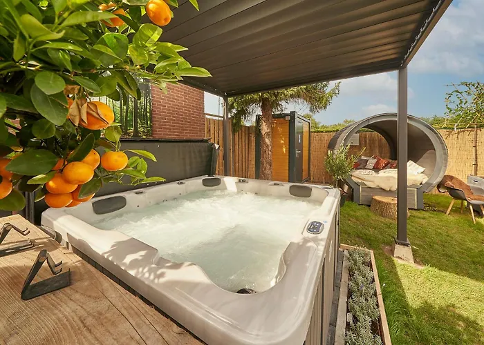 B B Huize Hooijer Bed & Breakfast