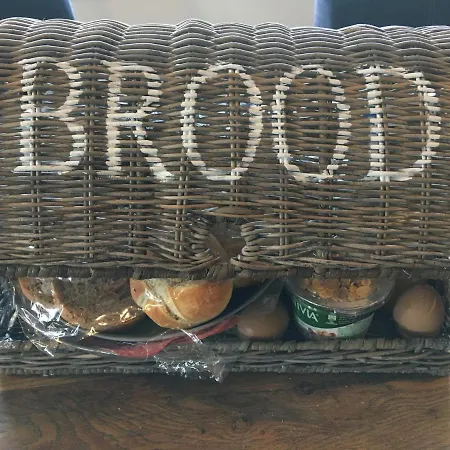 B B Huize Hooijer Bed & Breakfast