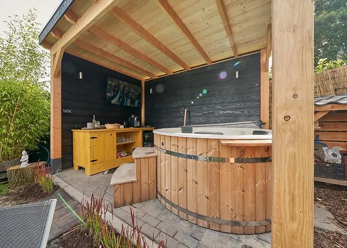 Bed & Breakfast B B Huize Hooijer 4*